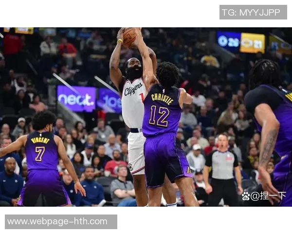 2014年NBA季后赛火箭与快船激战回顾:经典对决与传奇时刻的交织 2014年NBA季后赛火箭与快船激战回顾:经典对决与传奇时刻的交织