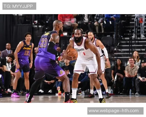 2021年湖人与快船的激烈对决回顾与精彩瞬间分析 2021年湖人与快船的激烈对决回顾与精彩瞬间分析