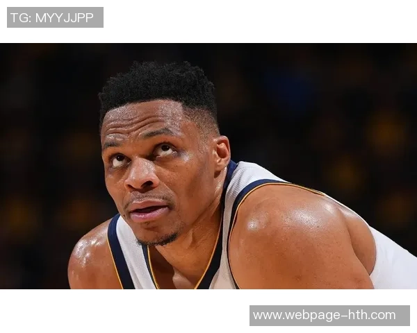 布鲁克洛佩斯如何在NBA赛场上重塑自我与球队角色